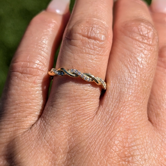 14k Yellow Gold Diamond Rope Twist Band - Picture 7 of 8